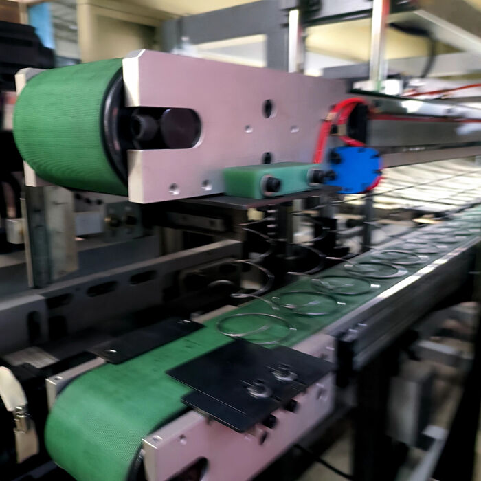 Мощность 60-90 листов 8 часов Матрац Производственная линия с весенним концом кольца Диаметр 65 мм - 90 мм Сборка проволока Диаметр 1,3-1,6 мм для сборки матраса